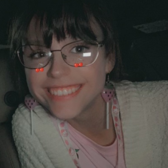 Meet your Posher, Macie - Picture 1 of 1